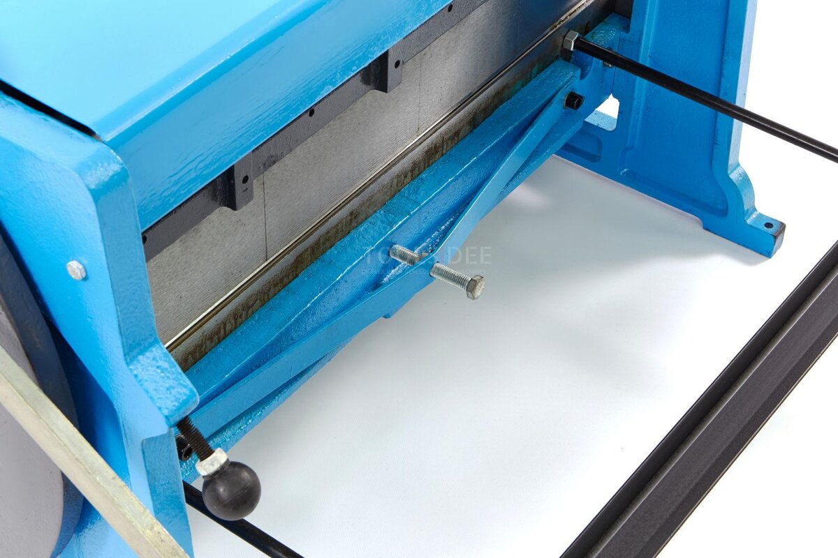 HBM 760 mm Walz-, Press- und Schnittkombination inklusive 2 Steuergriffen