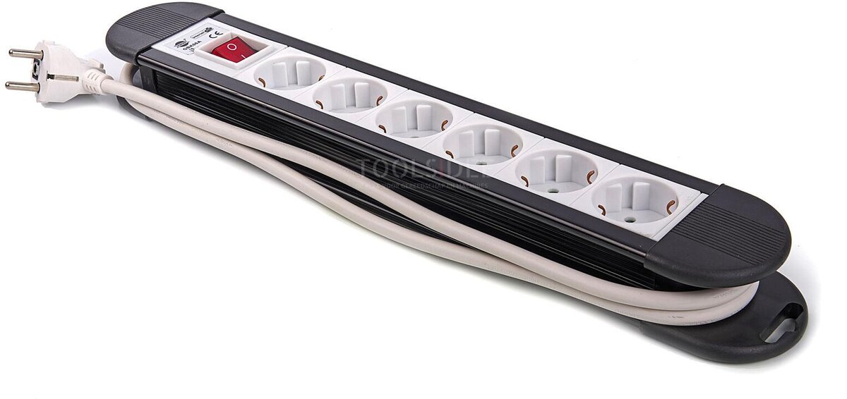 Hbm kraftlist 6-vägs 1,5 meter kabel 3 x 1,5 mm med omkopplare