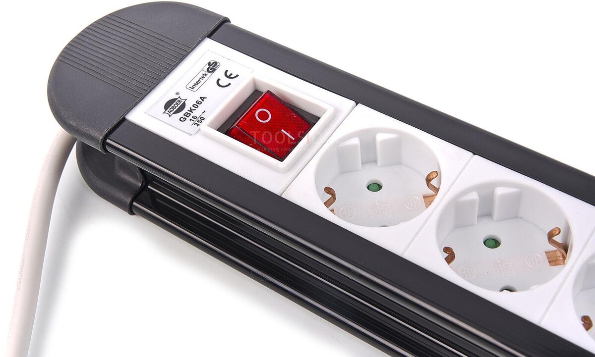 Hbm kraftlist 6-vägs 1,5 meter kabel 3 x 1,5 mm med omkopplare