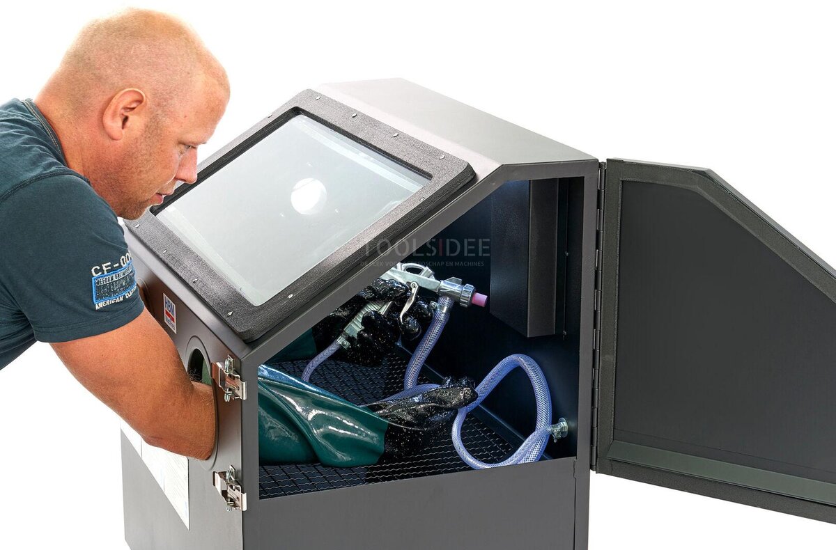 HBM SBC 110 Blast ohjaamo - MUSTA