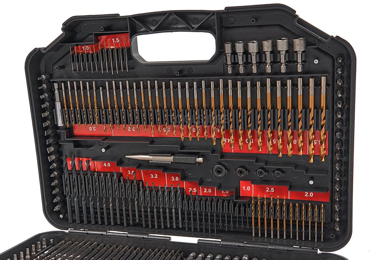 HBM 246 stykke bitsett komplett inkludert metallbor, trebor, hastighetsbor og hullsager