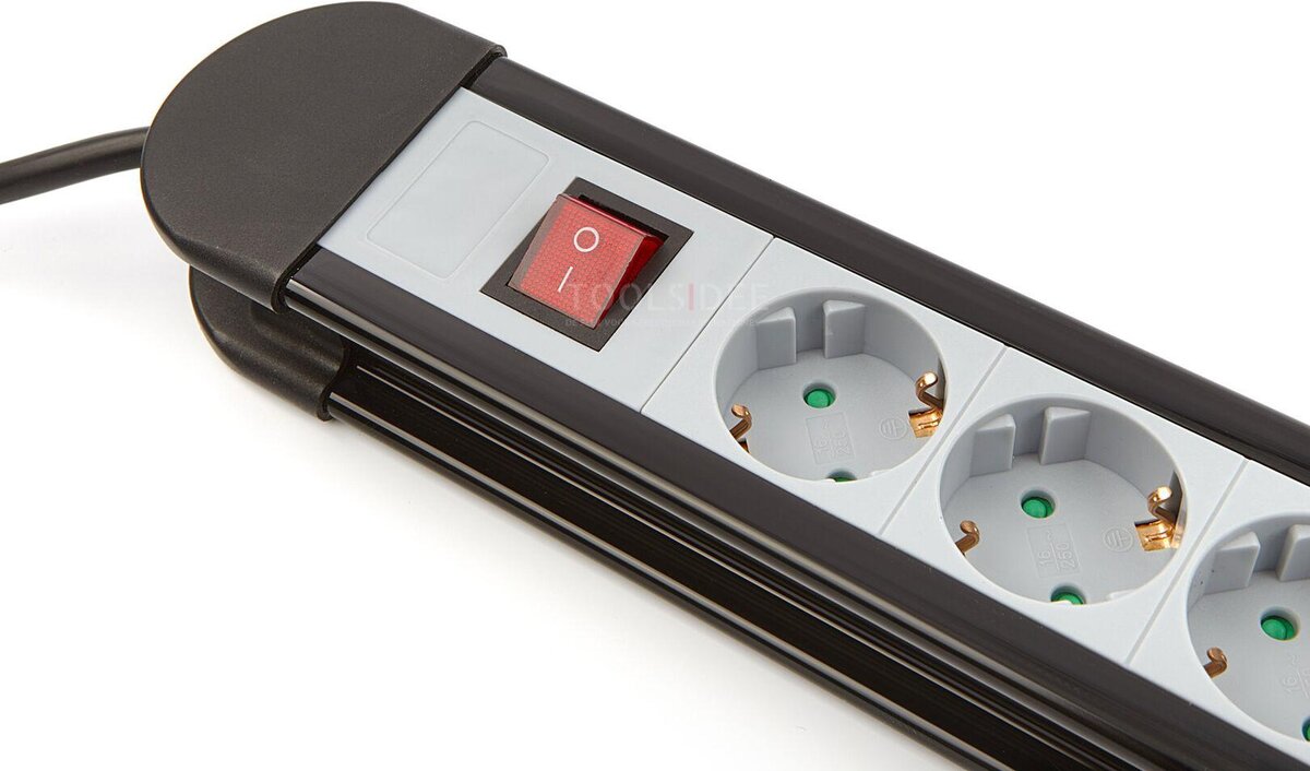 Relectric Stekkerdoos Met 1,5 Meter Kabel 3 x 1,5 mm en Aan / Uit Schakelaar