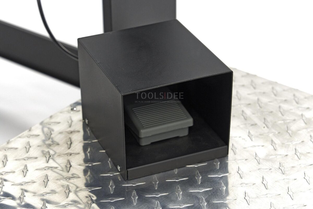 HBM Hochdruck-Strahlkabine SBC 990 mit 2 Abluftventilatoren