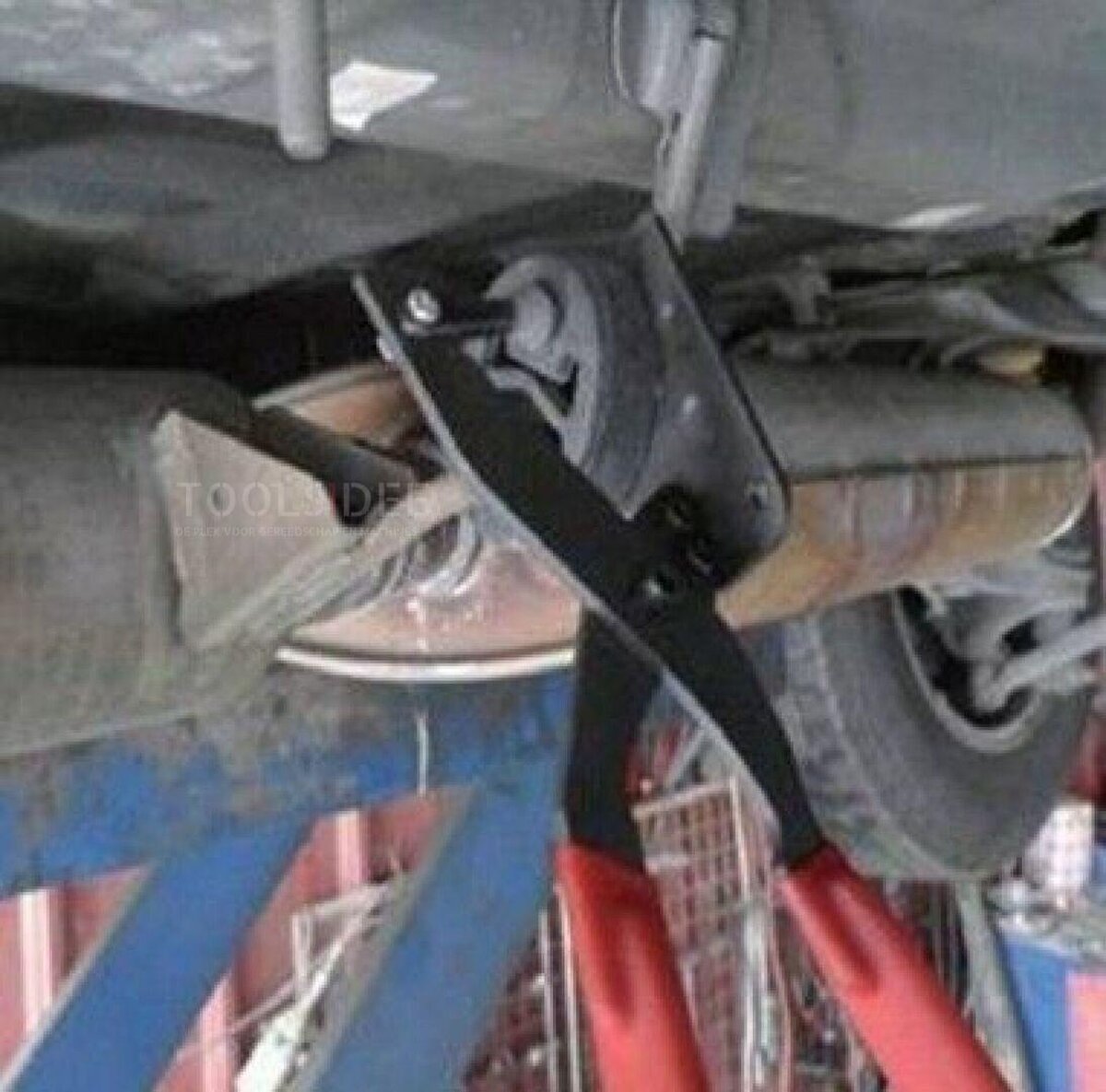 HBM 285 mm. Tang for fjerning av eksosgummi HBM 285 mm. Tang for fjerning av eksosgummi