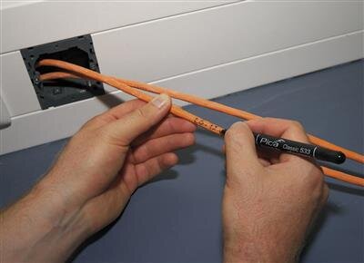 Pica 533/46 Permanent. Penna 0,7 mm rund svart, blister