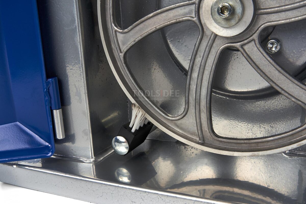 HBM 200 mm. Houtlintzaagmachine met Uitschuifbare en Kantelbare Zaagtafel