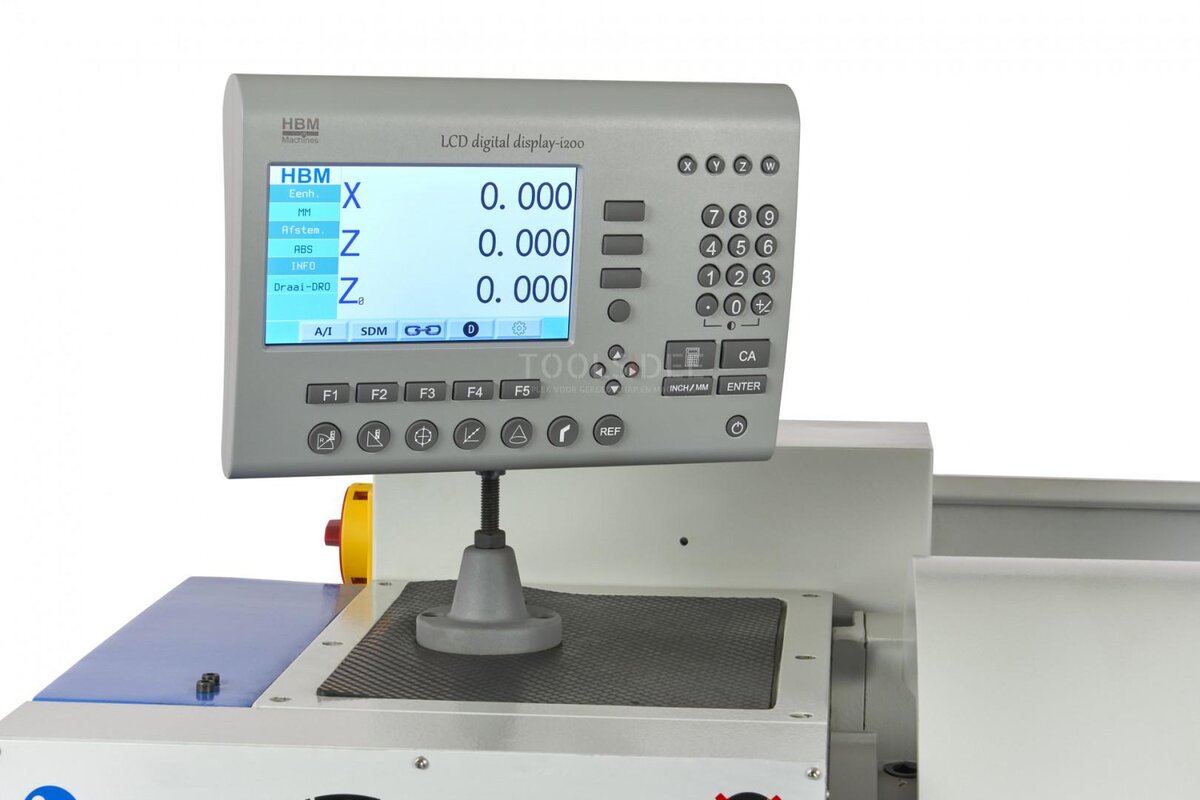 HBM 360 x 1000 industriell metalldreiebenk komplett med stor åpning med 3-akset LCD digitalt avlesningssystem - 400 volt