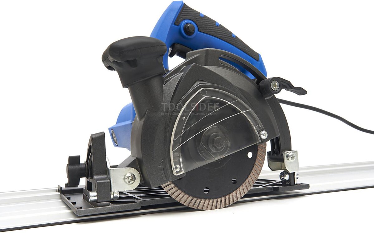 HBM 1400W Stone Incursion Hand Saw Water Cooled With Ruler 3 x 500 mm and 3 Diamond Saw Blades HBM 1400W Stone Incursion Hand Saw Water Cooled With Ruler 3 x 500 mm and 3 Diamond Saw Blades