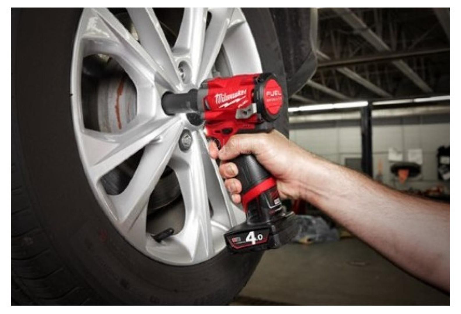 Milwaukee-akun subcompact nokkakotelo, 3/8 tommer, 12 volttia, M12FIW38-422X  Milwaukee-akun subcompact nokkakotelo, 3/8 tommer, 12 volttia, M12FIW38-422X