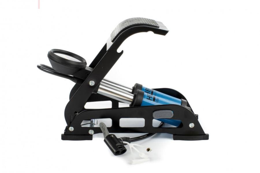 HBM professionel fodpumpe med dobbelt cylinder og manometer 9 bar.