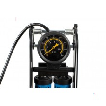 HBM professionel fodpumpe med dobbelt cylinder og manometer 9 bar.