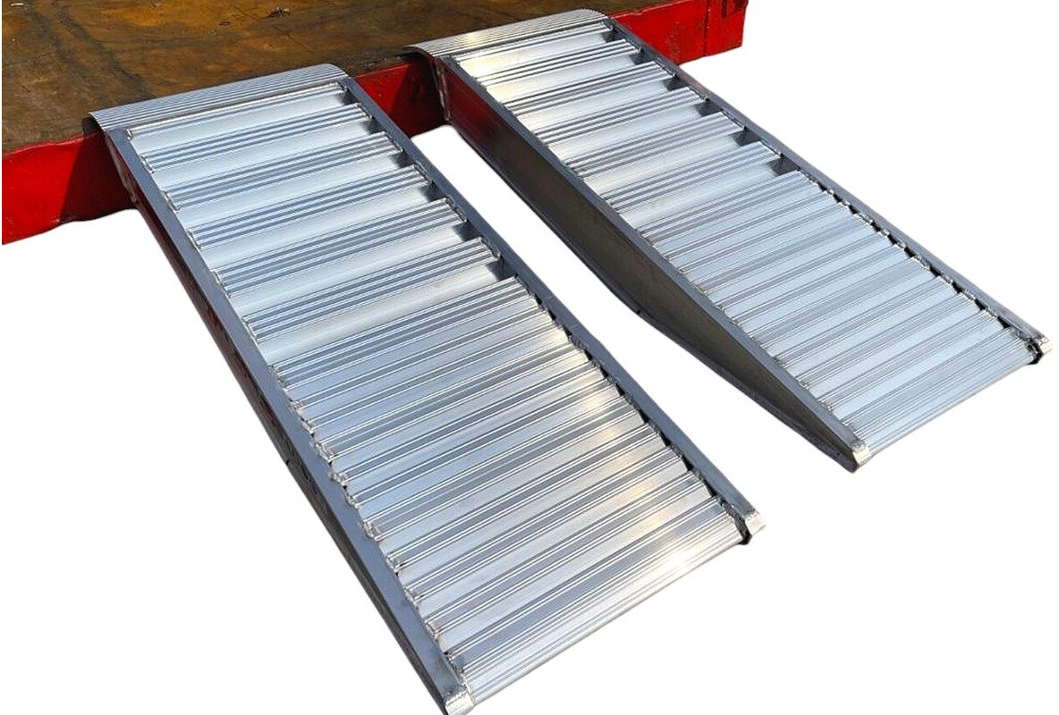 Satz kurze Alu-Rampen 3000kg 930 x 300mm Nutzbreite 240mm MW Tools