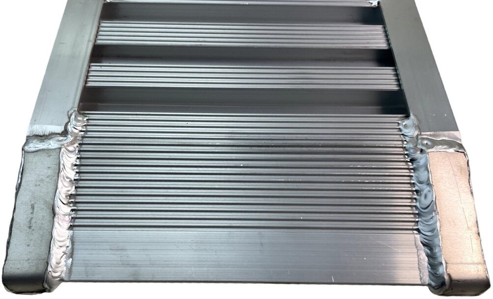 Satz kurze Alu-Rampen 3000kg 930 x 300mm Nutzbreite 240mm MW Tools