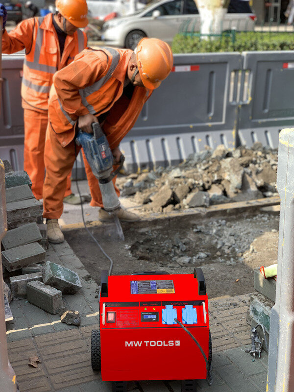 Kraftværk 230 V 2405 Wh 3,5 kW industriel med trolley MW Tools Kraftværk 230 V 2405 Wh 3,5 kW industriel med trolley MW Tools