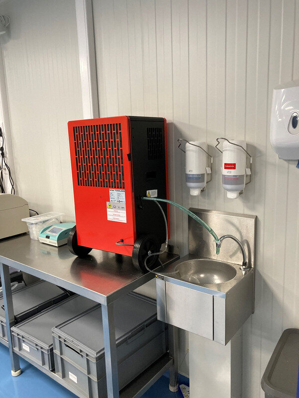 Industriell metallkonstruksjonstørker 90 l/dag med DC-pumpe MW Tools