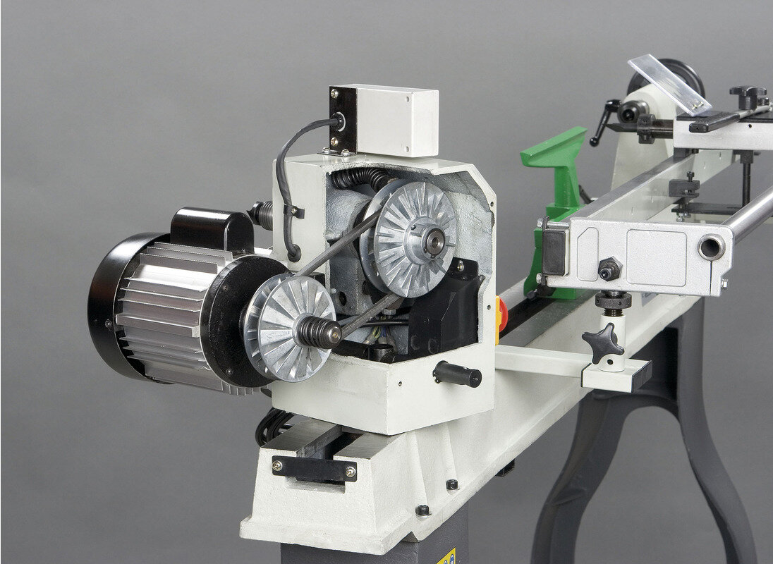 Pakke trædrejebænk 358x1100mm + 4-kæbet patron dia. 100mm + 8 stk. drejeværktøj + borepatron + borepatronhale Holzstar