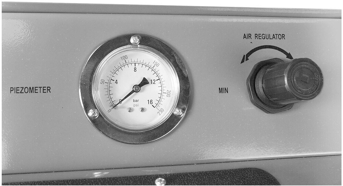 PACK Strahlkabine 415 L mit 25 kg Glasperlen und 25 kg Braunkorund MW Tools