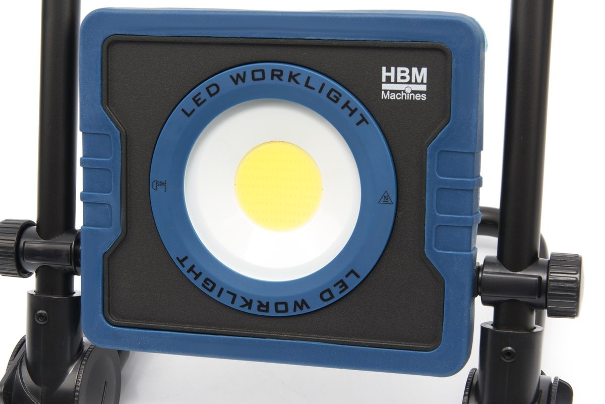 HBM lámpara de obra LED con batería 30 Watt, 3300 lumen, 6500K, clase 3. HBM lámpara de obra LED con batería 30 Watt, 3300 lumen, 6500K, clase 3.