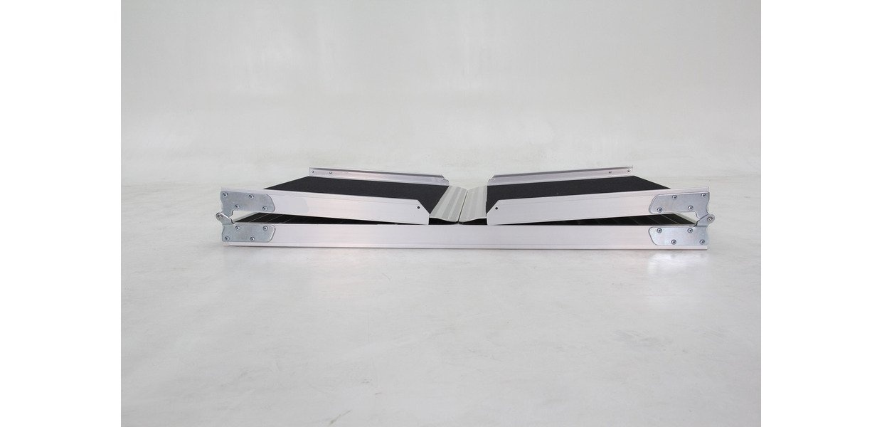 Aluminiumsrampe 270 kg længde 2450 mm x bredde 750 mm 3-vejs foldbar MW Tools