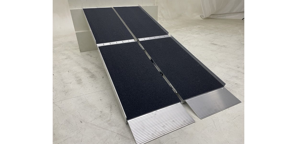 Aluminiumsrampe 270 kg længde 2450 mm x bredde 750 mm 3-vejs foldbar MW Tools