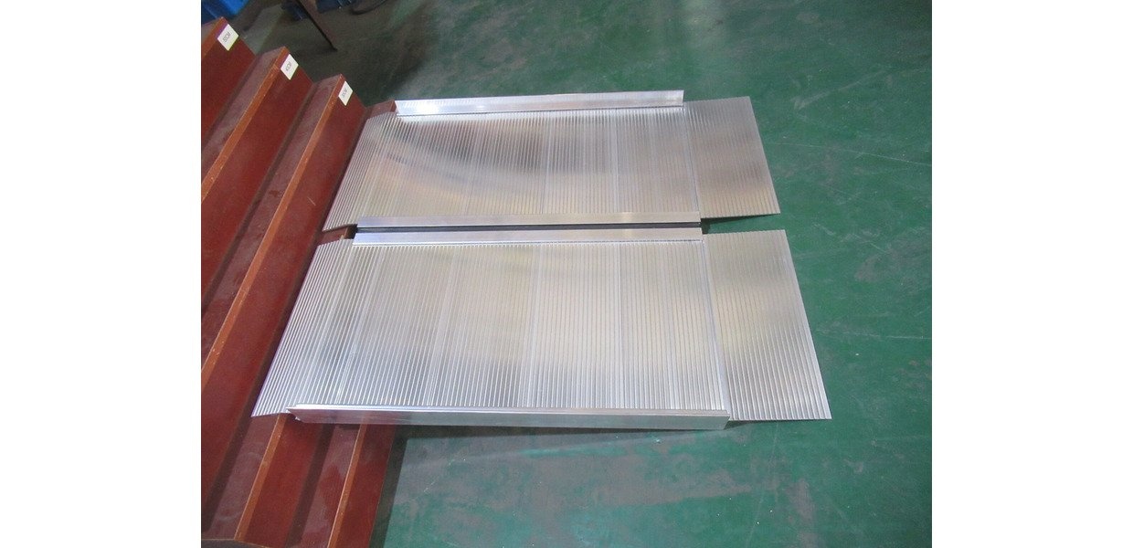 Oprijplaat aluminium 400 kg lengte 1200 mm x breedte 760 mm inklapbaar MW Tools Oprijplaat aluminium 400 kg lengte 1200 mm x breedte 760 mm inklapbaar MW Tools