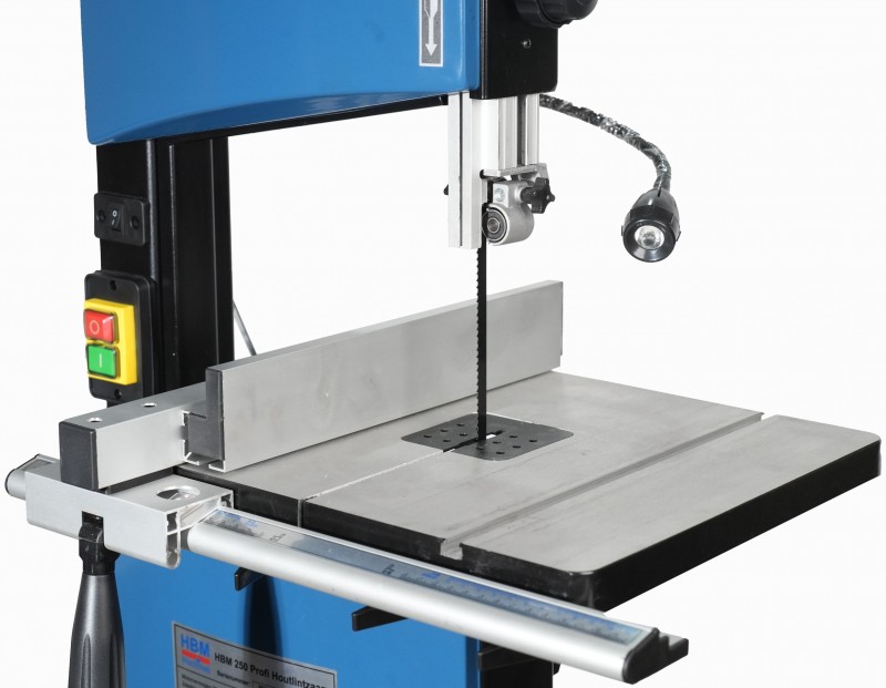 HBM hout lintzaag 250 mm, 375 W, 230 V, kantelbaar, verlichting, 800 m/min, 150 mm snijbereik, stofzuigeraansluiting