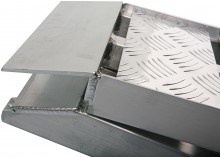 HBM Aluminium Oprijplaat Model 3 680 kg, 225 cm, inklapbaar, breedte 30 cm HBM Aluminium Oprijplaat Model 3 680 kg, 225 cm, inklapbaar, breedte 30 cm