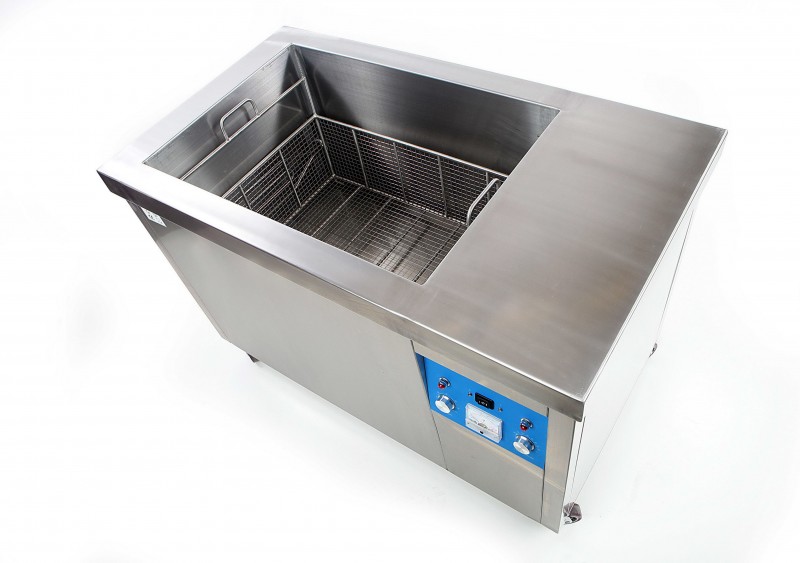 HBM Industriel Ultralydrenser 120 liter 1200 W 30 transducere 230 V 110 °C med afløb.