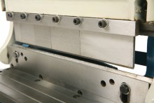 HBM 305 mm Wals-, Zet- en Knipcombinatie staal 1 mm, zethoek 90°