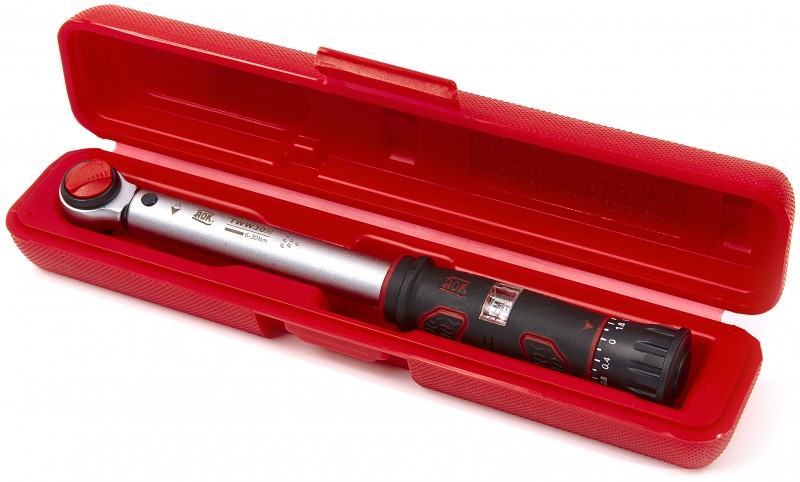 AOK 1/4 inch momentsleutel 6-30 Nm, 25 cm, nauwkeurigheid 4%, inclusief opbergkoffer AOK 1/4 inch momentsleutel 6-30 Nm, 25 cm, nauwkeurigheid 4%, inclusief opbergkoffer