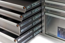 HBM verrijdbare werkbank 158 cm RVS met 10 laden, deur en achterwand
