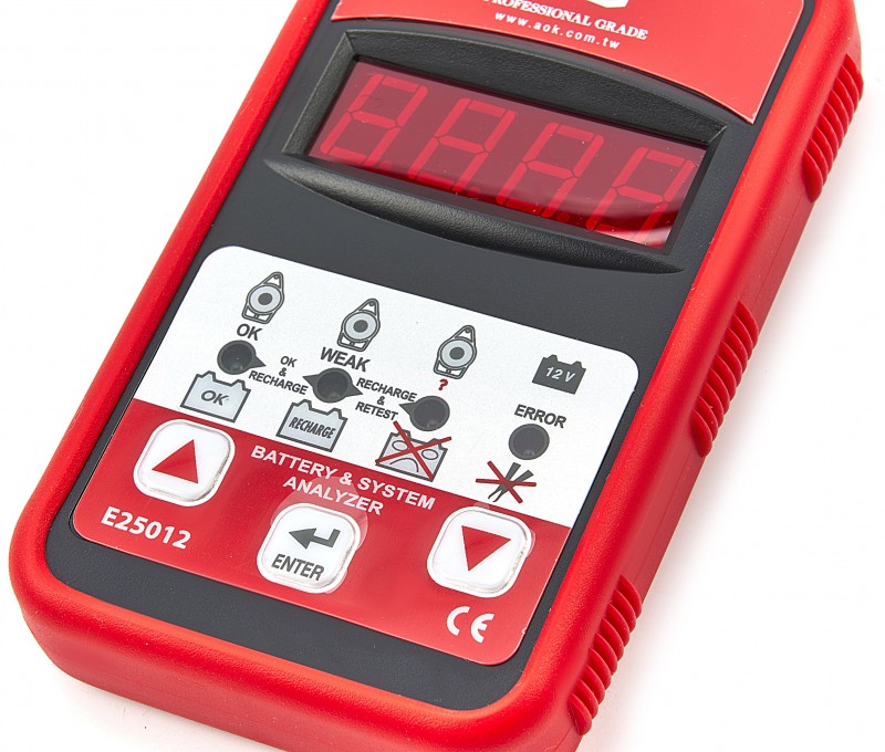 AOK professionele accu- en dynamotester 12V loodbatterij 150 A, accubewaker, 50 cm AOK professionele accu- en dynamotester 12V loodbatterij 150 A, accubewaker, 50 cm