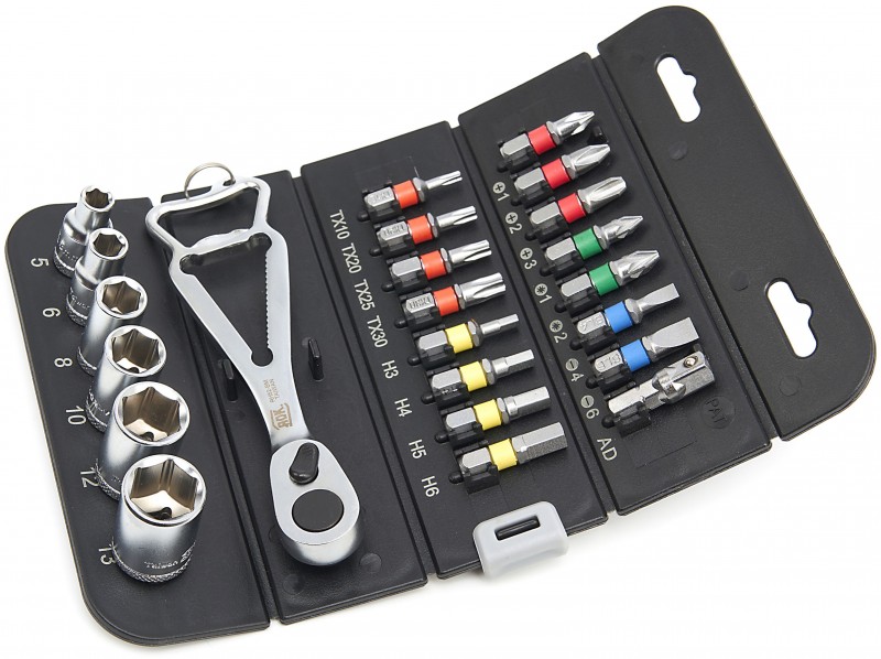 AOK 23-delt professionelt 1/4 inch topnøglesæt og bitsæt med skraldenøgle i opbevaringsetui. AOK 23-delt professionelt 1/4 inch topnøglesæt og bitsæt med skraldenøgle i opbevaringsetui.