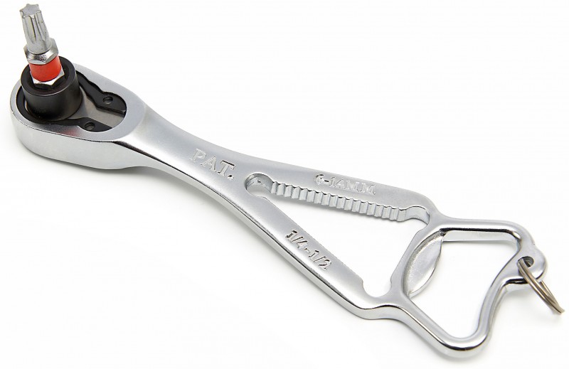 AOK 23-delt professionelt 1/4 inch topnøglesæt og bitsæt med skraldenøgle i opbevaringsetui. AOK 23-delt professionelt 1/4 inch topnøglesæt og bitsæt med skraldenøgle i opbevaringsetui.