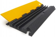 HBM 90 cm kabelbro/kabelkanal med klap, 3 kanaler, gummi, max. belastning 9 t, kabeltykkelse 2,5 cm. HBM 90 cm kabelbro/kabelkanal med klap, 3 kanaler, gummi, max. belastning 9 t, kabeltykkelse 2,5 cm.