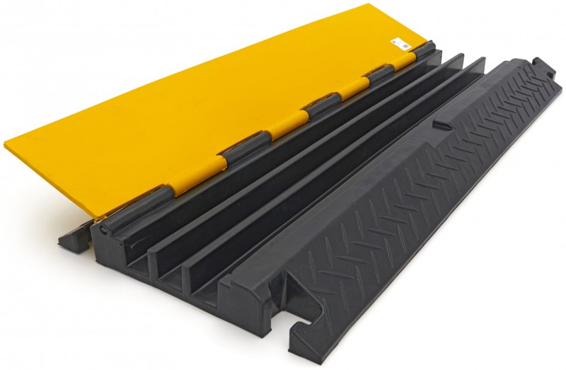 HBM 90 cm kabelbro/kabelkanal med klap, 3 kanaler, gummi, max. belastning 9 t, kabeltykkelse 2,5 cm. HBM 90 cm kabelbro/kabelkanal med klap, 3 kanaler, gummi, max. belastning 9 t, kabeltykkelse 2,5 cm.