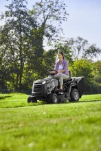 Alpina benzine zitmaaier tuintractor AT4 84 HA 414 cc 1-cilinder 2 messen 88 cm
