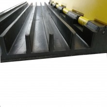 HBM kabelbrug/kabelgoot 80 cm met klep, 5 kanalen, rubber, 32 mm, 505 x 55 x 800 mm
