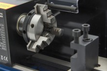 HBM mini metaaldraaibank 110 x 125, 150 W, 3.800 rpm, 10 mm hoofdas, 8 x 8 beitelset
