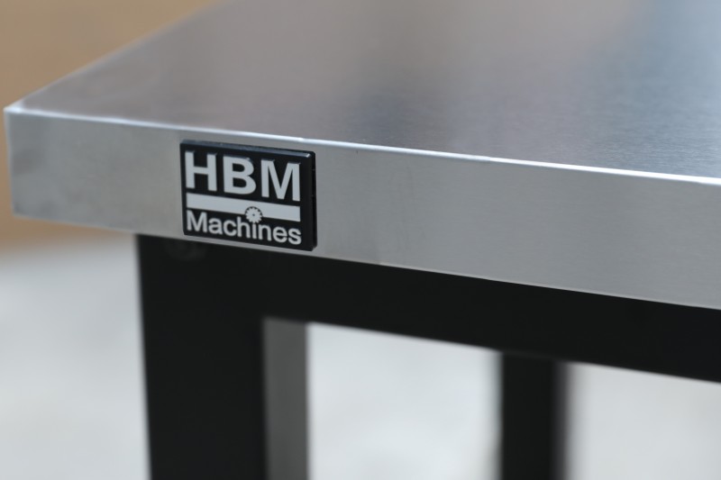 HBM RVS arbejdsbænk 152 cm x 61 cm, højde 91,1 cm, bæreevne 150 kg. HBM RVS arbejdsbænk 152 cm x 61 cm, højde 91,1 cm, bæreevne 150 kg.