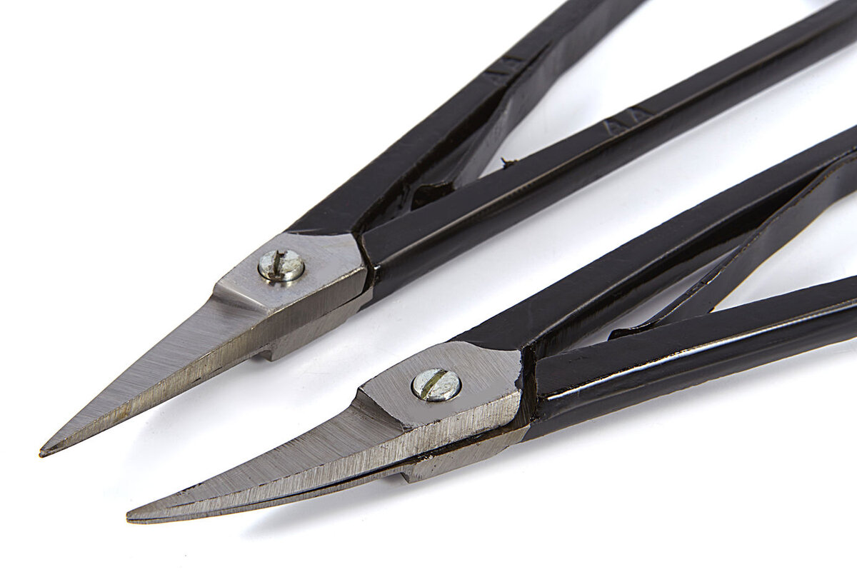 HBM Lato saks med buet nebb med fjær og lukking HBM Lato saks med buet nebb med fjær og lukking