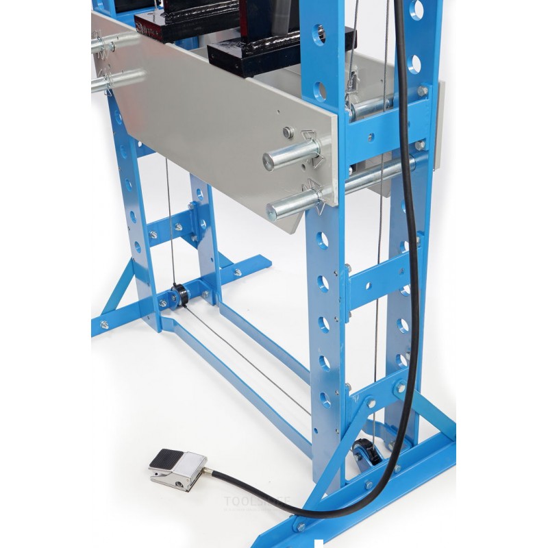 HBM 50 ton hydraulic and pneumatic frame press / workshop press HBM 50 ton hydraulic and pneumatic frame press / workshop press